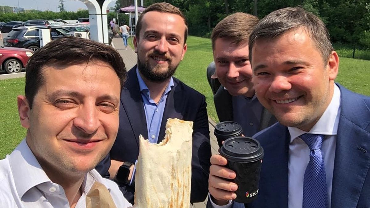 Зеленський з шаурмою підірвав мережу: рекомендує