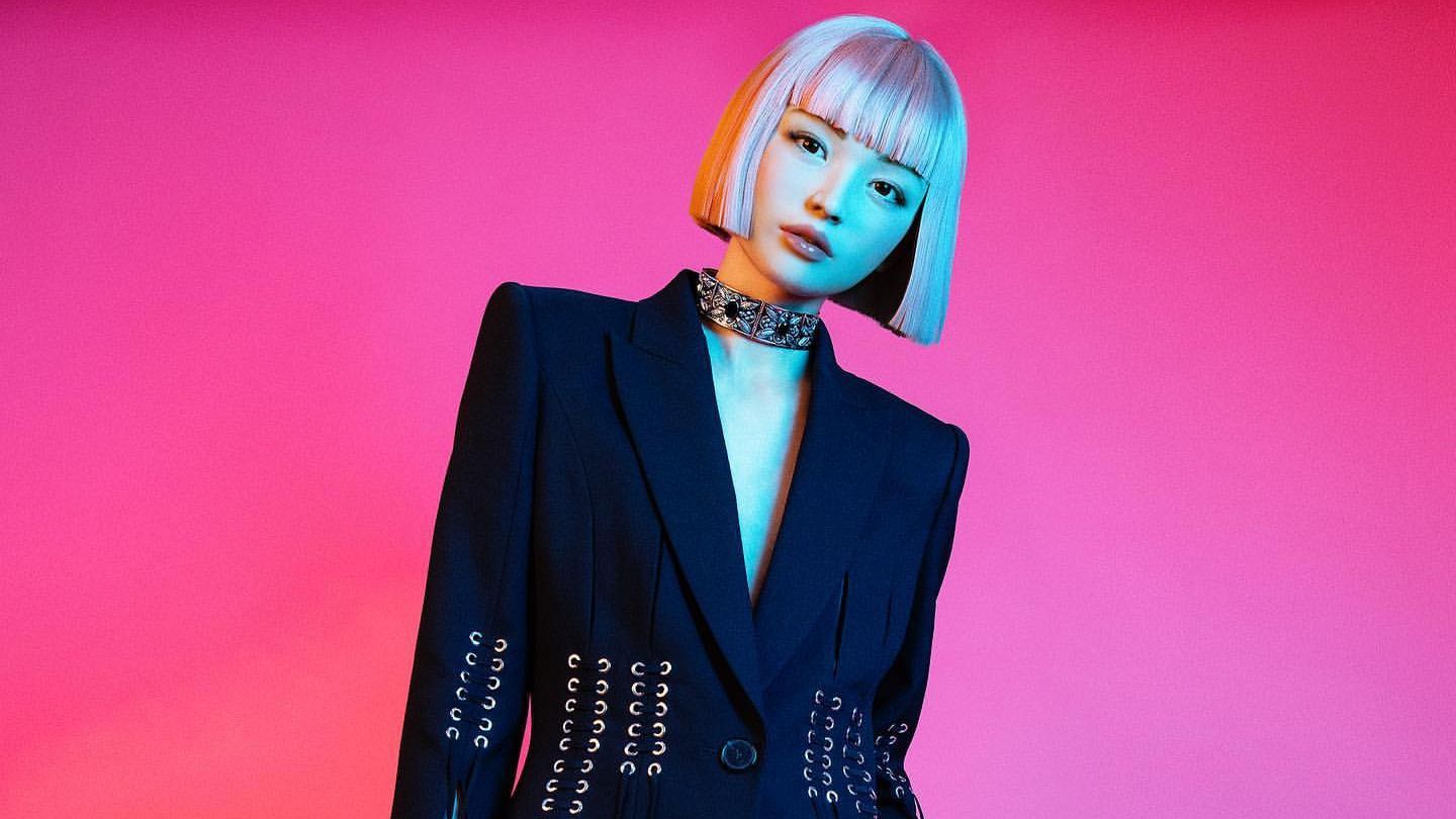 Модель не відрізнити від справжньої дівчини - фото 1