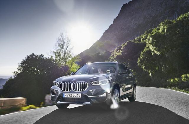 Оновлений BMW X1 став надекономічним гібридом - фото 330641