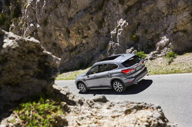 Оновлений BMW X1 став надекономічним гібридом - фото 330647