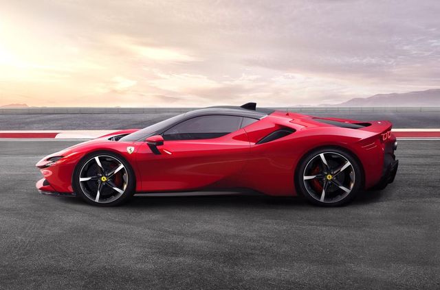Ferrari SF90 Stradale: представлено потужний гібрид на 1000 конячок - фото 330878