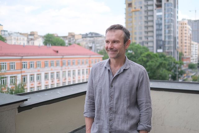 Вакарчук розповів, де живе - фото 330907