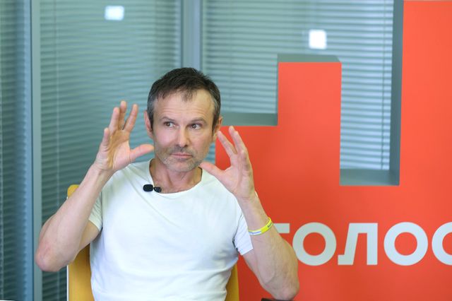 Скільки заробляє Святослав Вакарчук - фото 330908