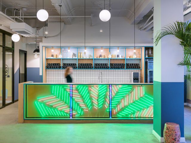 Як виглядає сучасний центр для роботи у Шанхаї: яскраві фото - фото 330929