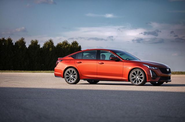 Cadillac представив два 'заряджені' седани - фото 331184