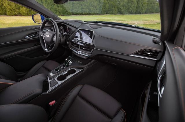 Cadillac представив два 'заряджені' седани - фото 331185