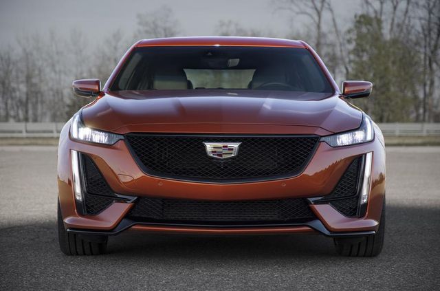 Cadillac представив два 'заряджені' седани - фото 331186