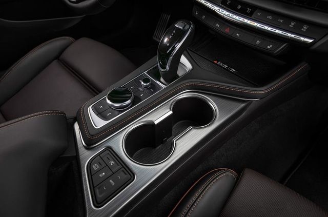 Cadillac представив два 'заряджені' седани - фото 331190