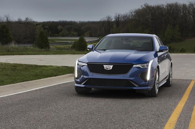 Cadillac представив два 'заряджені' седани - фото 331193