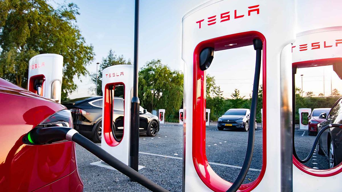 Tesla надає безлімітний доступ до станцій зарядки Supercharger - фото 1