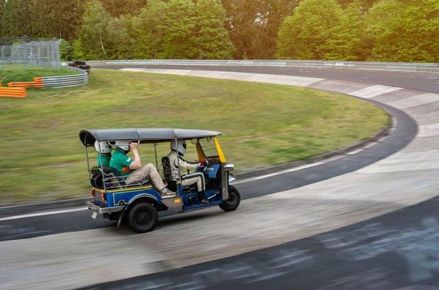 Такого ви ще не бачили: рекорд Нюрбургрингу на моторикші - фото 331355