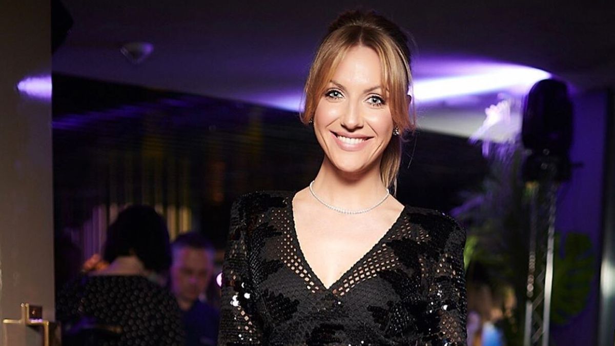 Ефектна Леся Нікітюк у відвертому наряді прогулялася Одесою