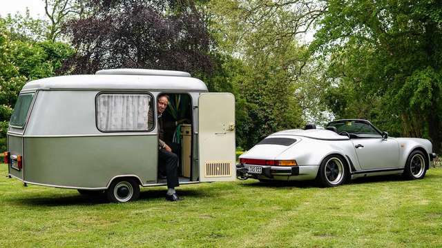 Тягач на мільйон: німець подорожує у фургончику, який везе Porsche 911 Speedster - фото 331438