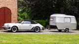 Тягач на мільйон: німець подорожує у фургончику, який везе Porsche 911 Speedster