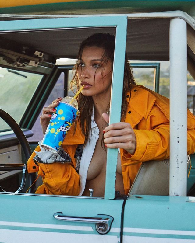 Зваблива Белла Хадід здивувала фото у купальнику - фото 331493