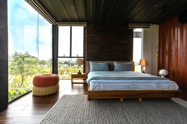 Як виглядає сучасний дім з вантажних контейнерів: яскраві фото - фото 331512