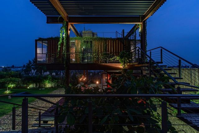 Як виглядає сучасний дім з вантажних контейнерів: яскраві фото - фото 331513