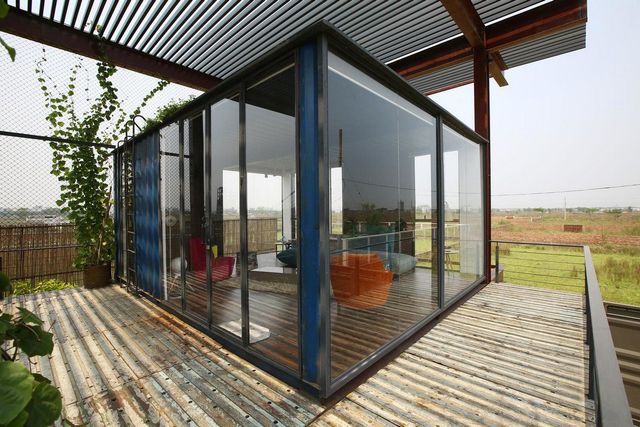 Як виглядає сучасний дім з вантажних контейнерів: яскраві фото - фото 331514