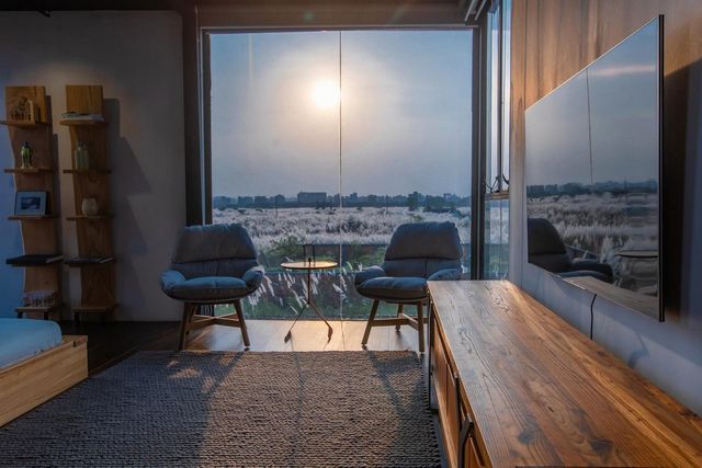 Як виглядає сучасний дім з вантажних контейнерів: яскраві фото - фото 331524