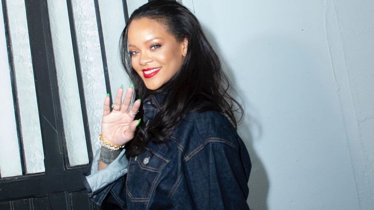 Rihanna розбурхала мережу еротичною фотосесією в прозорій білизні: інтимні знімки (18+)