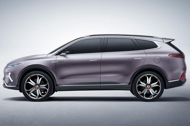 Mercedes-Benz придумав дизайн для нового електричного кросовера - фото 331614