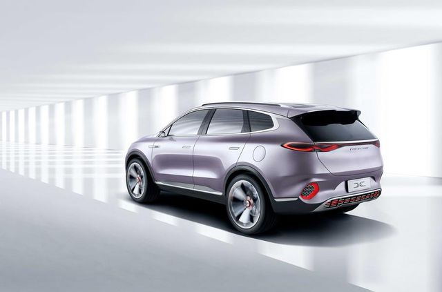 Mercedes-Benz придумав дизайн для нового електричного кросовера - фото 331616