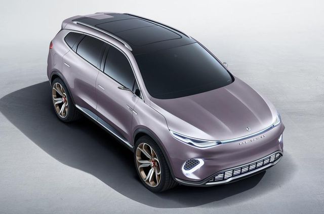 Mercedes-Benz придумав дизайн для нового електричного кросовера - фото 331619