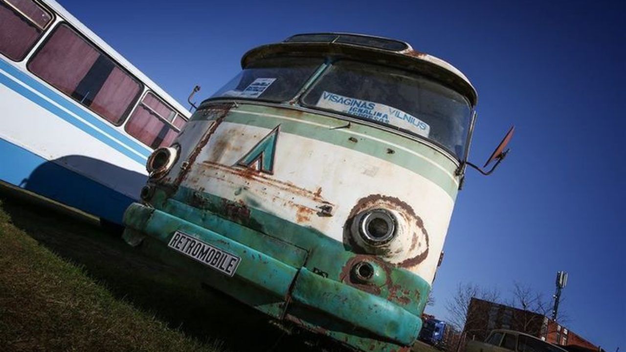 На звалищі знайшли унікальний львівський автобус