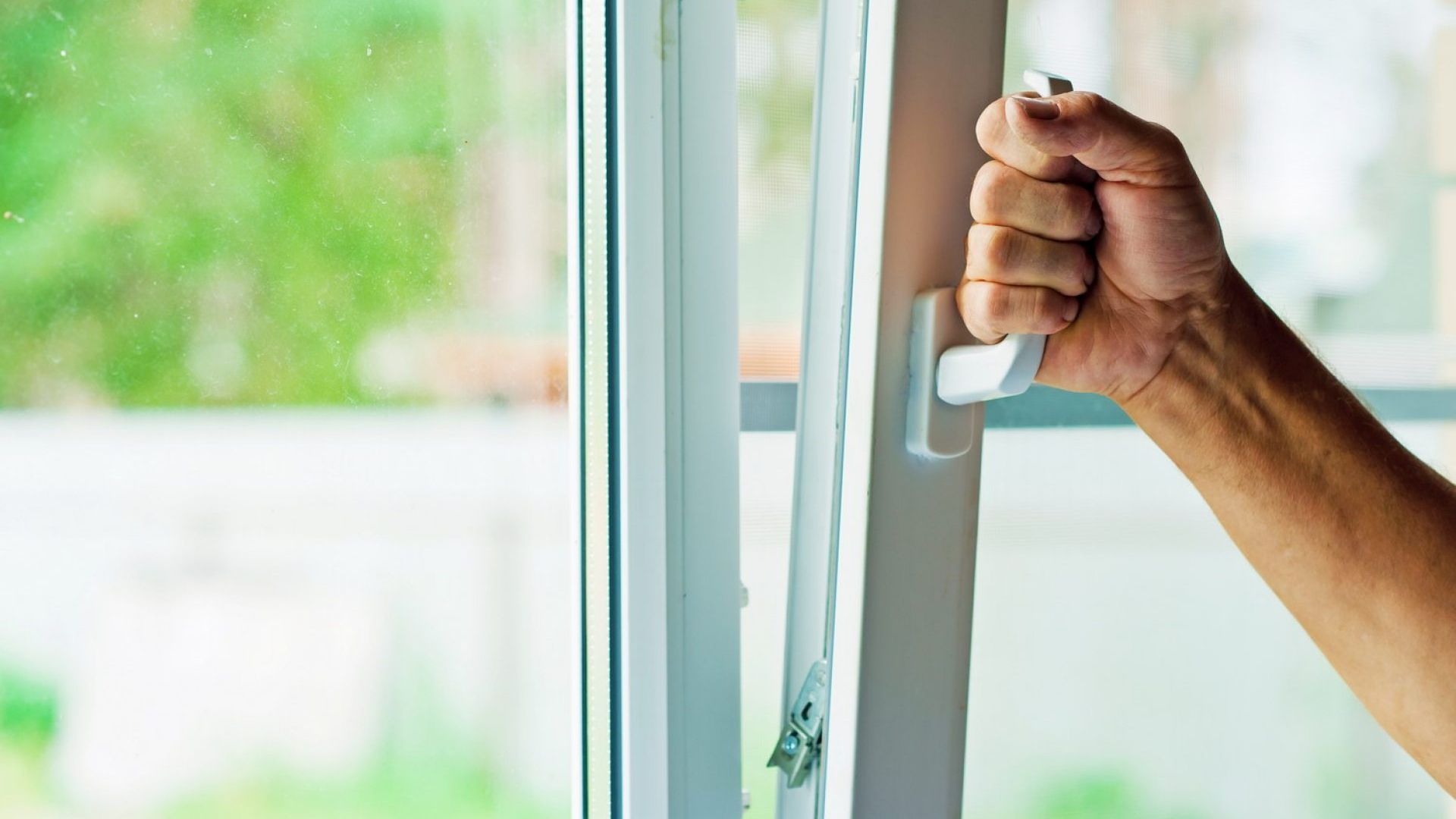 Прості звички для чистого повітря у квартирі