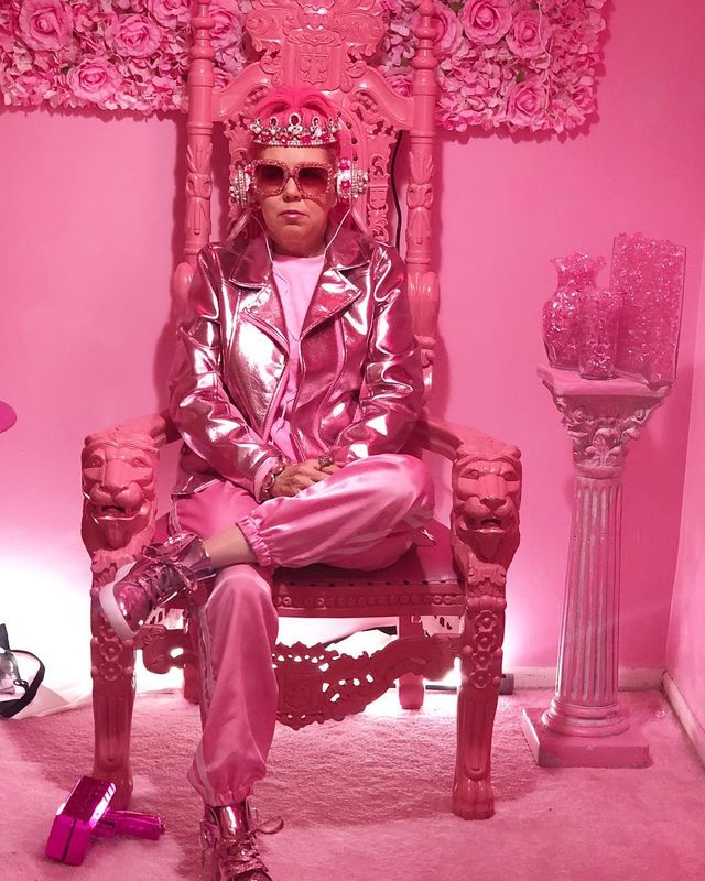 Рожеве життя: американка-барбі підкорює мережу - фото 331847