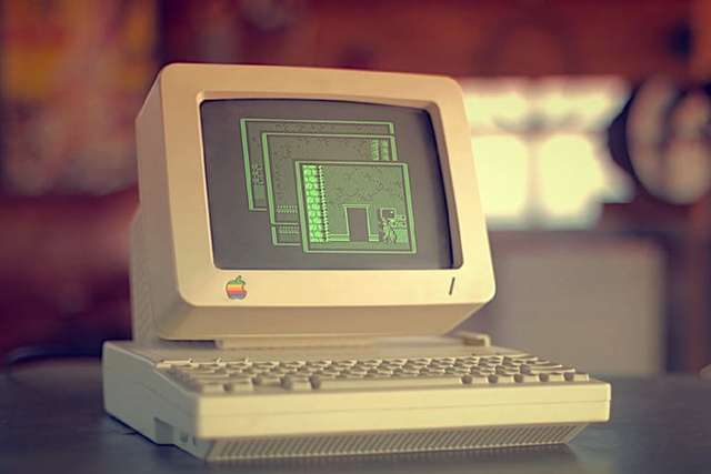 Почали продавати перший комп'ютер Apple II - фото 331894