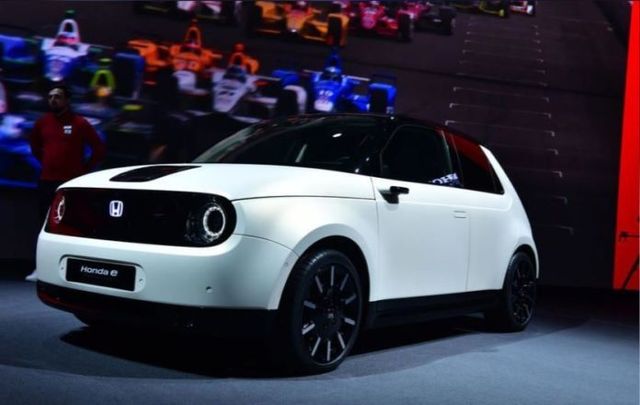 Honda влітку представить перший серійний електрокар - фото 331963