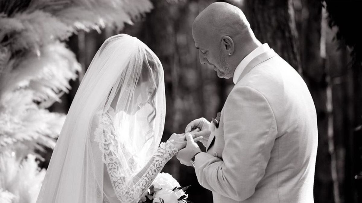 Скромняга: Потап зворушив мережу весільним знімком