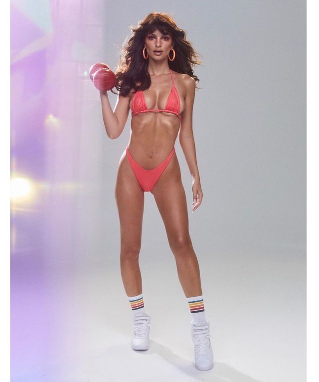 Надто гаряче: Ратажковскі показала нові купальники на собі (18+) - фото 332211