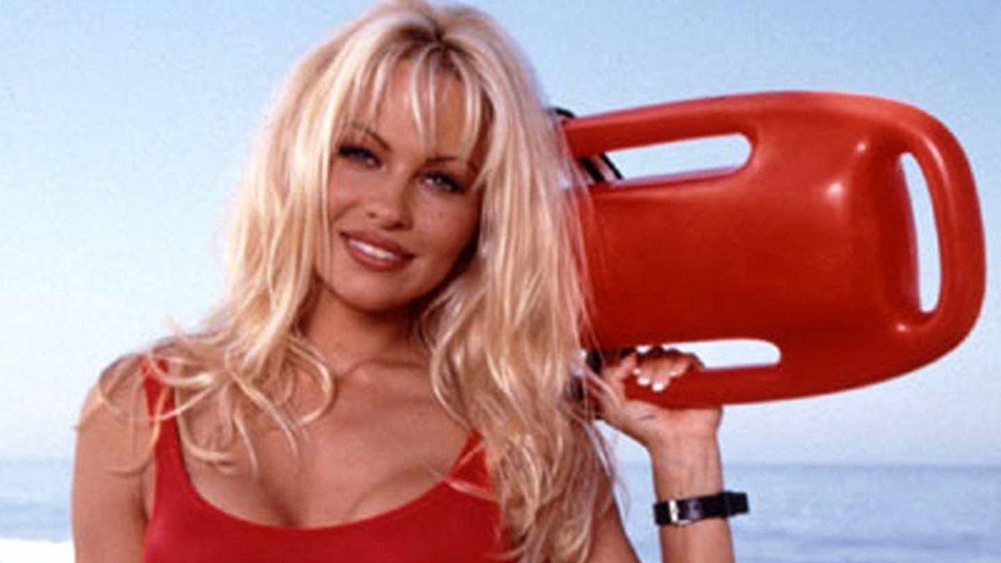 Памела Андерсон підкорила публіку відвертим міні-платтям