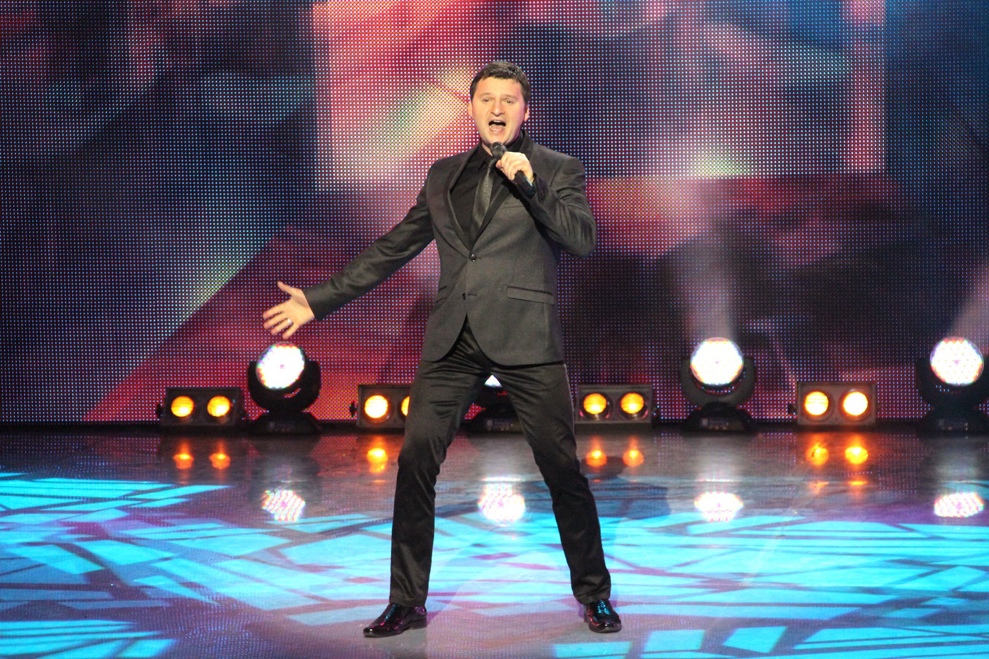 Зірка 90-х Андрій Заліско презентував запальний літній трек