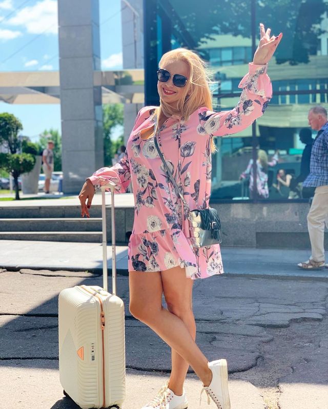 Українська телеведуча зачарувала яскравим літнім образом - фото 332376