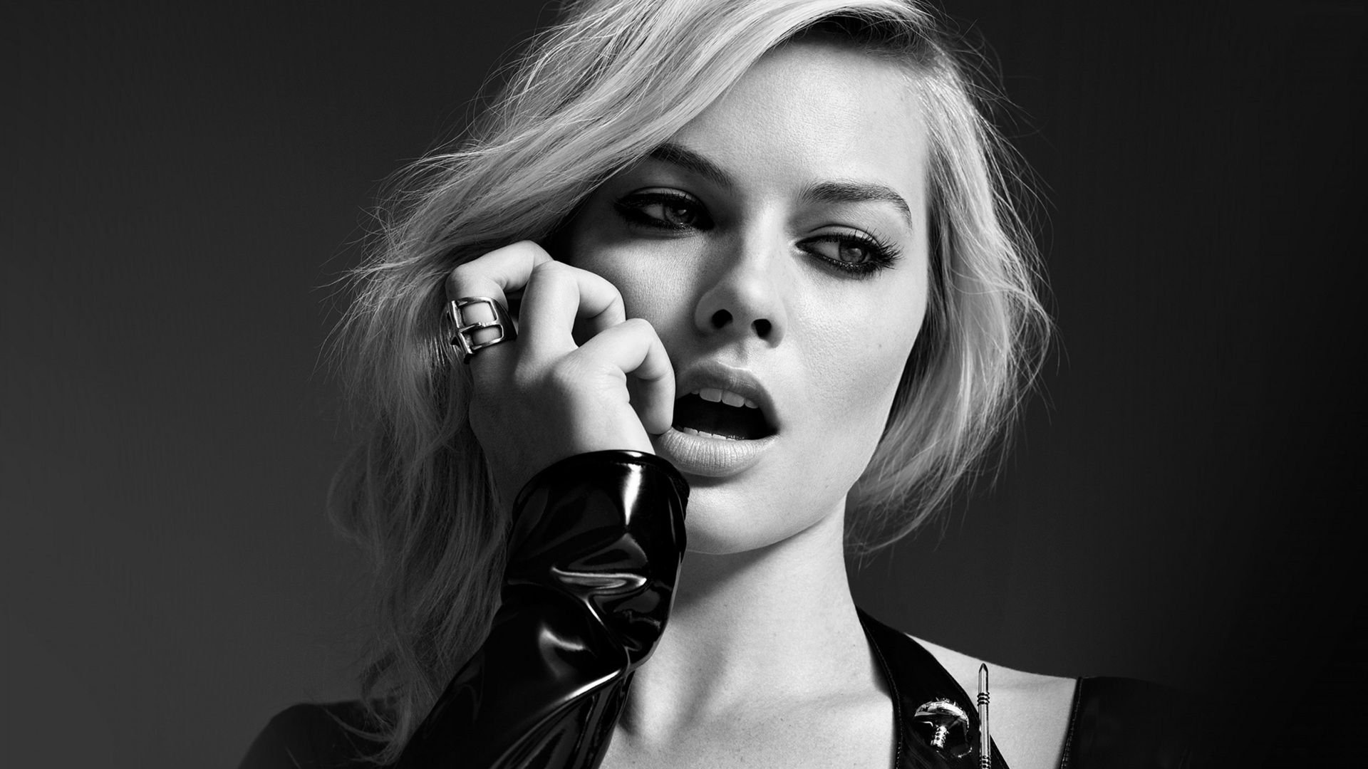 Чарівна Марго Роббі для Vogue - фото 1