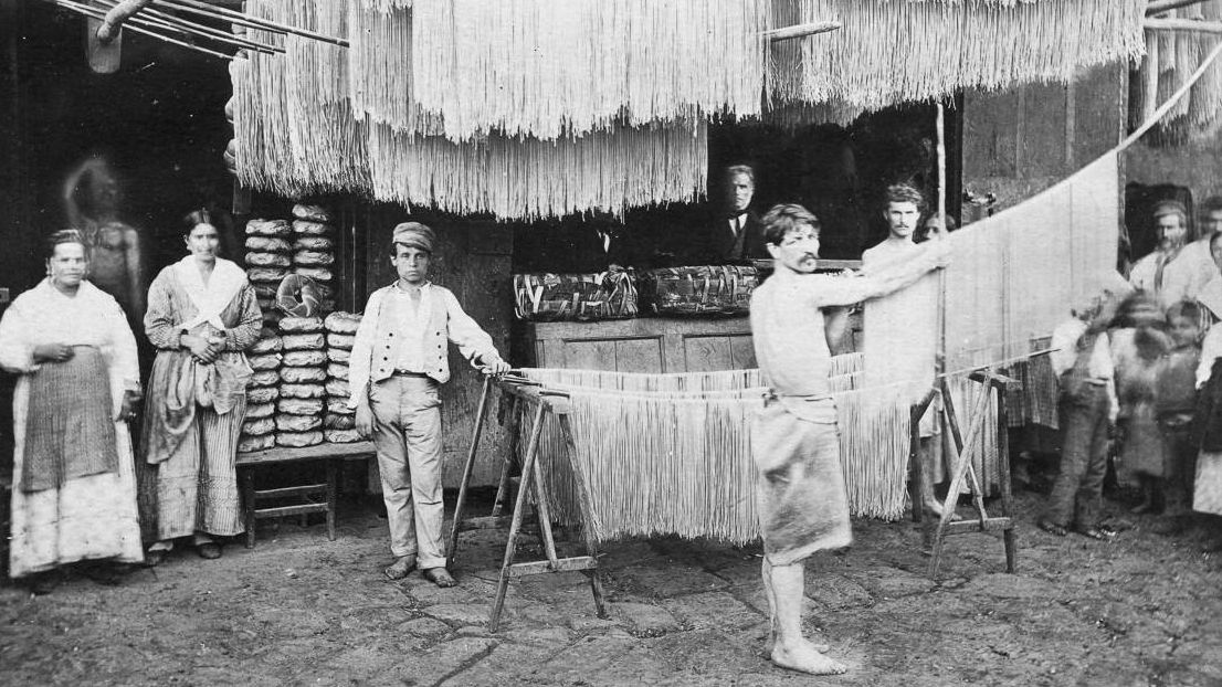 Як у ХХ столітті робили пасту: ретрокадри