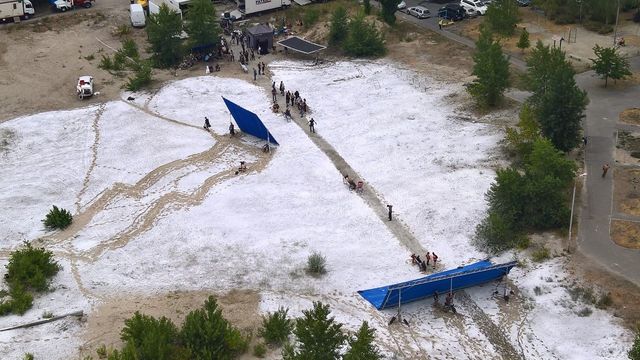 У мережі показали, як знімали сцену з Чорнобиля на Троєщині - фото 332614