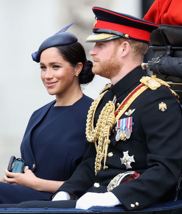 Меган Маркл вперше вийшла на публіку після пологів - фото 333015