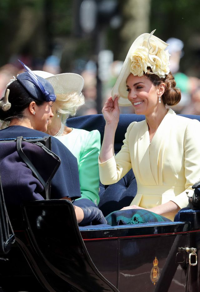 Меган Маркл вперше вийшла на публіку після пологів - фото 333016