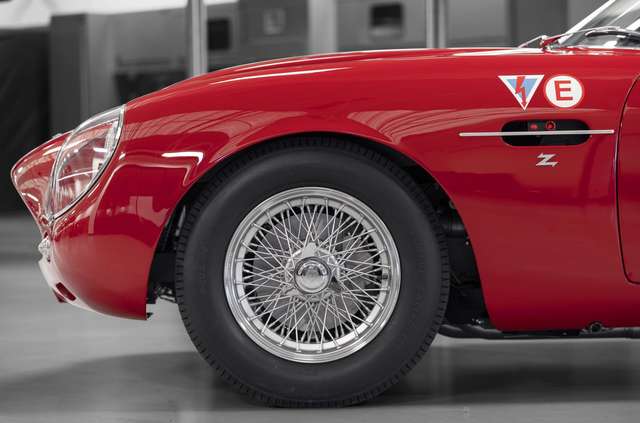 Aston Martin показав свій найдорожчий автомобіль - фото 333487