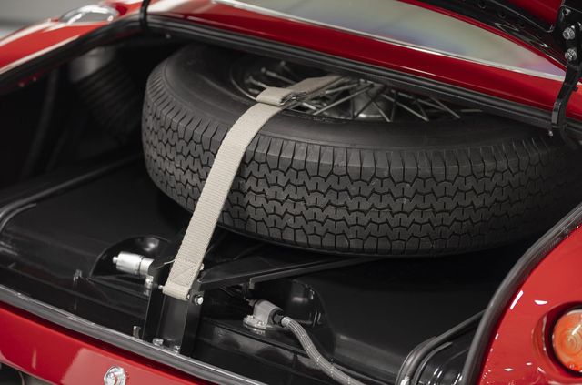 Aston Martin показав свій найдорожчий автомобіль - фото 333488