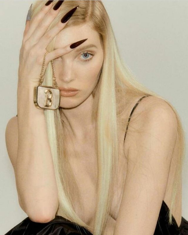 Сексуальна модель Ельза Хоск знялася напівоголеною: пікантні фото (18+) - фото 333501