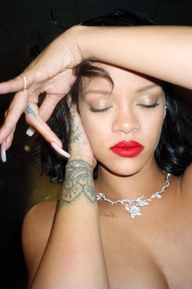 Rihanna показала пишні форми у леопардовому комбінезоні - фото 333512