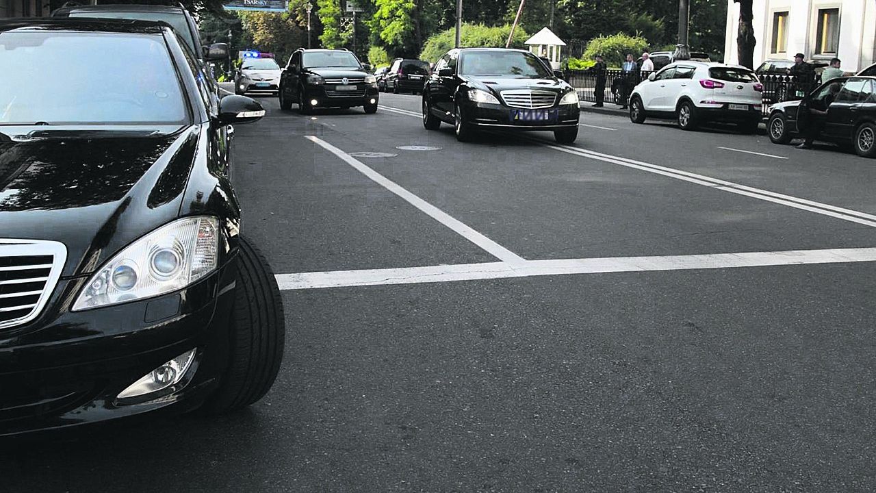 У кортежі Зеленського тепер 6 авто - фото 1