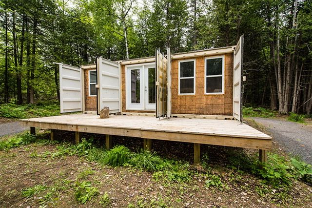 Хлопець купив три контейнери і зробив з них затишний будинок - фото 333636