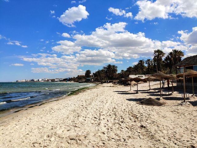 Місцевий пляж міста Сусс - фото 333641