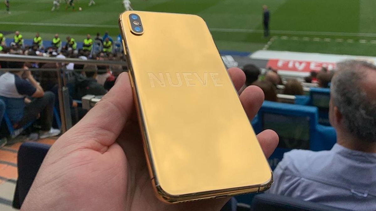 iPhone XS Max з золотою панеллю - фото 1